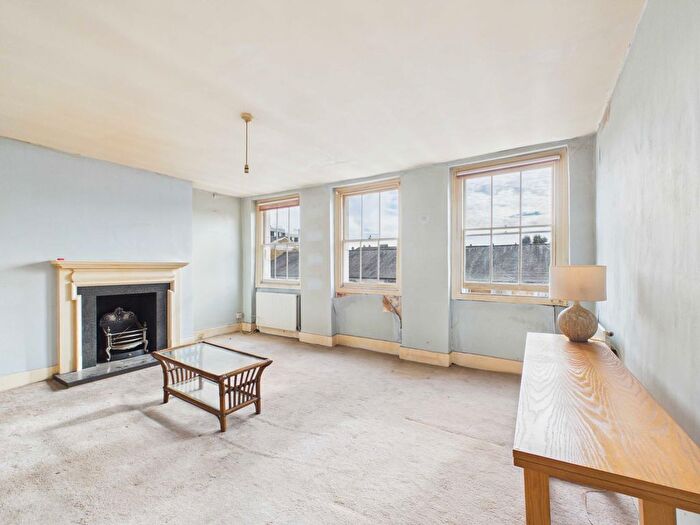 2 Bedroom Flat For Sale In Surrey Square, Bermondsey, SE17