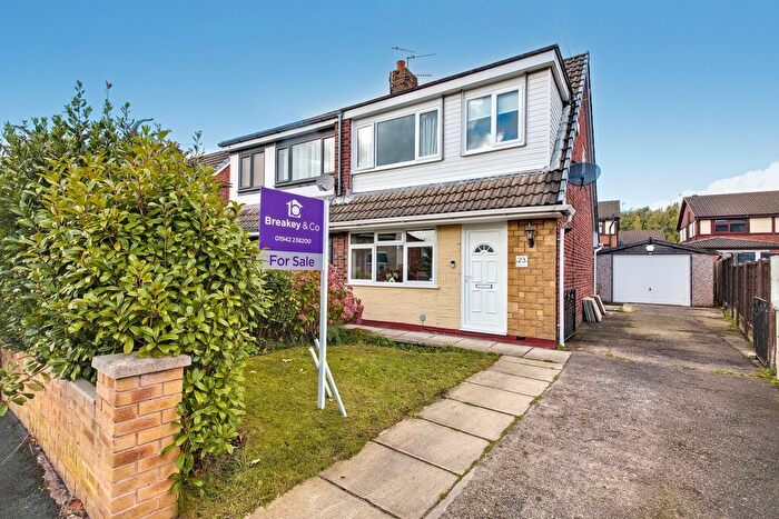 3 Bedroom Semi-Detached House For Sale In Russeldene Road, Wigan, WN3
