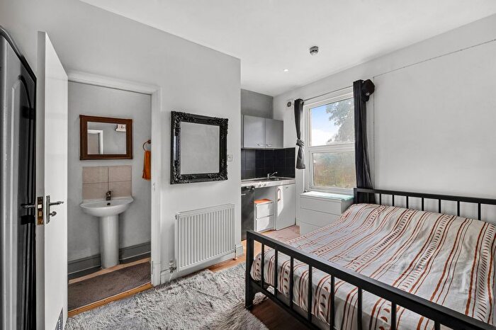 Studio To Rent In Fairbridge Road, Hornsey Rise, N19