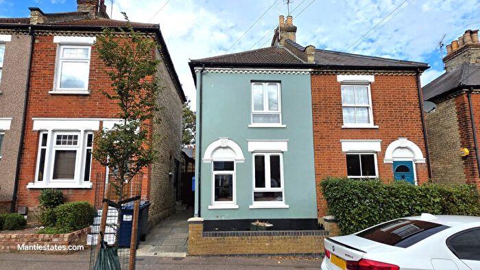 3 Bedroom Semi-Detached House For Sale In Jackson Road, East Barnet, EN4