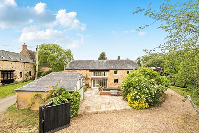 4 Bedroom Barn Conversion For Sale In Water Lane, Bradden, NN12