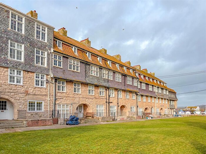 3 Bedroom Flat To Rent In Pier Terrace, West Bay, Bridport, DT6