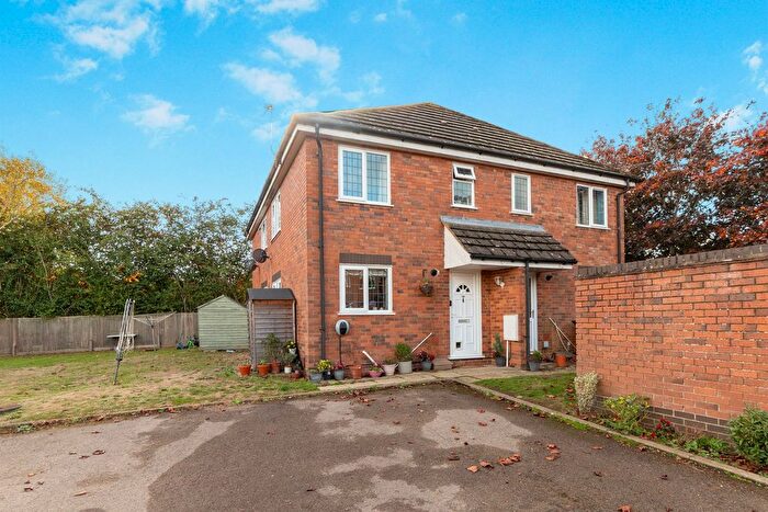 2 Bedroom Terraced House For Sale In Stirling Way, Welwyn Garden City, AL7
