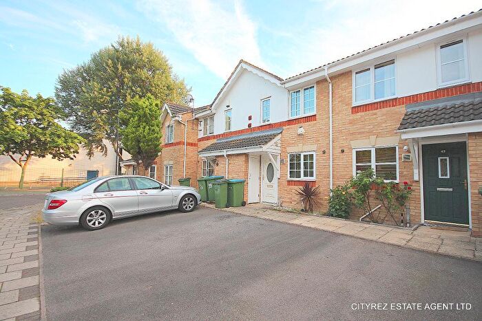 2 Bedroom House To Rent In Hutchins Road, Thamesmead, SE28