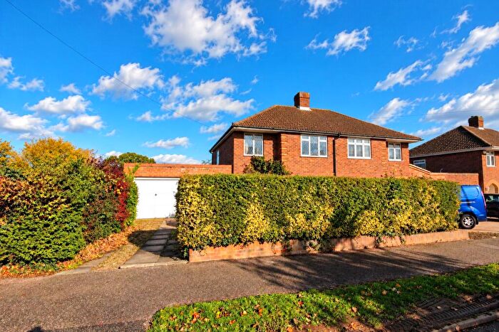 3 Bedroom Semi-Detached House For Sale In The Buntings, Bedford, Bedfordshire, MK41