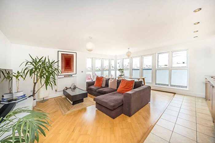 2 Bedroom Flat For Sale In Clapham Road, Stockwell, SW9