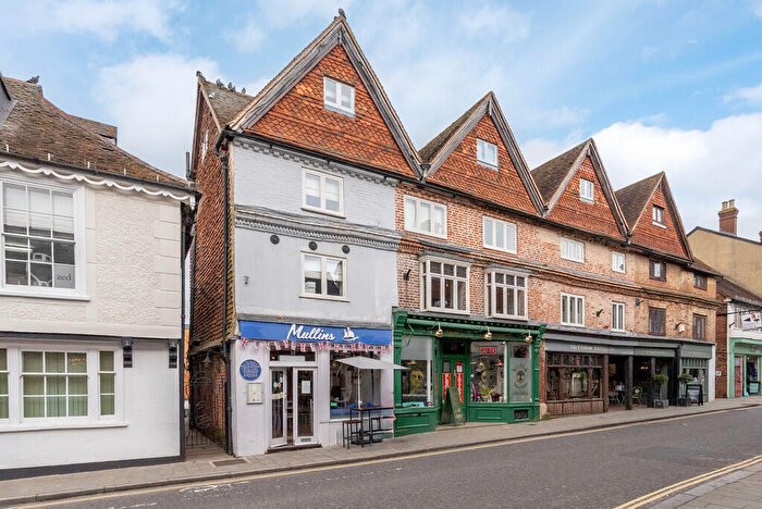 2 Bedroom Apartment To Rent In Mullins Court, RH4