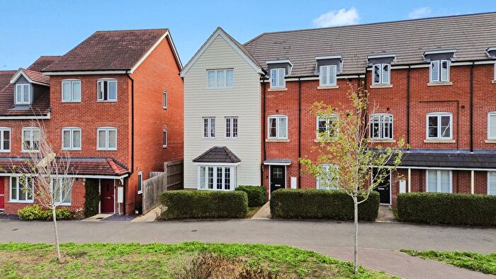 2 Bedroom Flat For Sale In Forest Road, Woodley, Reading, RG5