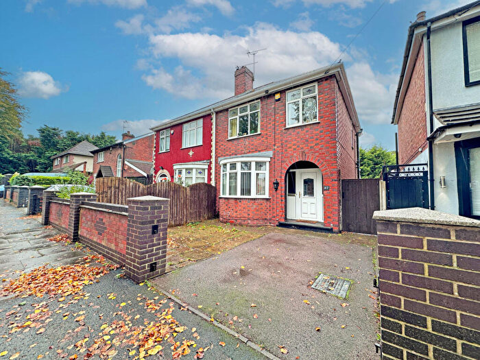 3 Bedroom Semi-Detached House For Sale In Castle Road, Tipton, DY4