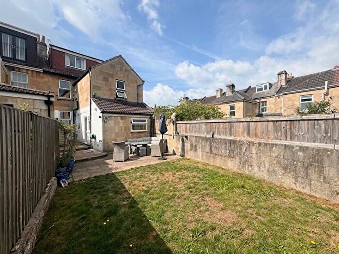 5 Bedroom House To Rent In Victoria Road, BA2
