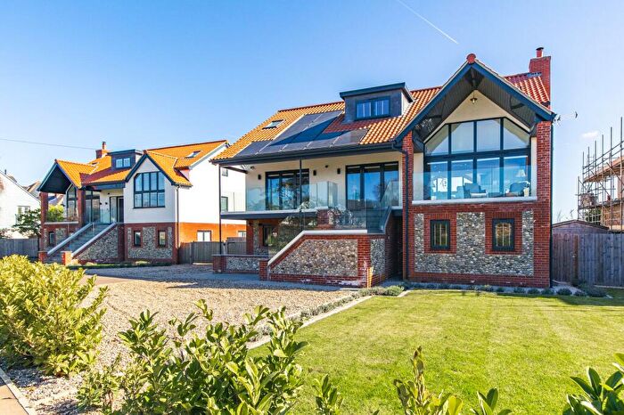 4 Bedroom Detached House For Sale In Striking -bed, -storey Home In Old Hunstanton, PE36