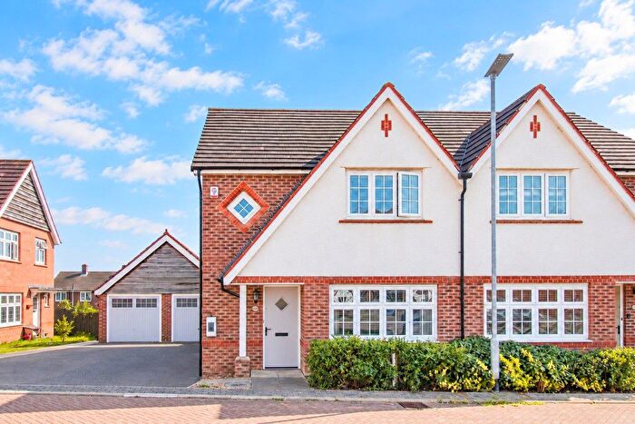3 Bedroom Property For Sale In Eton Walk, Wakefield, WF1