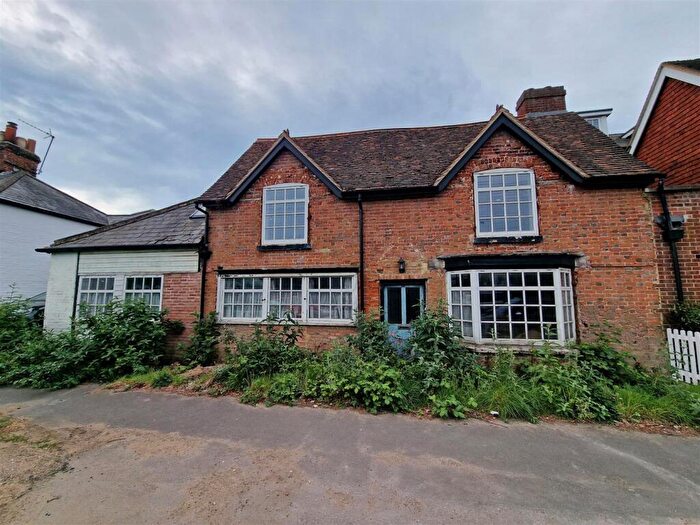 5 Bedroom Semi-Detached House For Sale In Newark Lane, Ripley, GU23