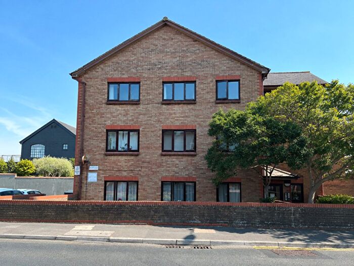 2 Bedroom Flat For Sale In Seabourne Road, Bournemouth, Dorset, BH5
