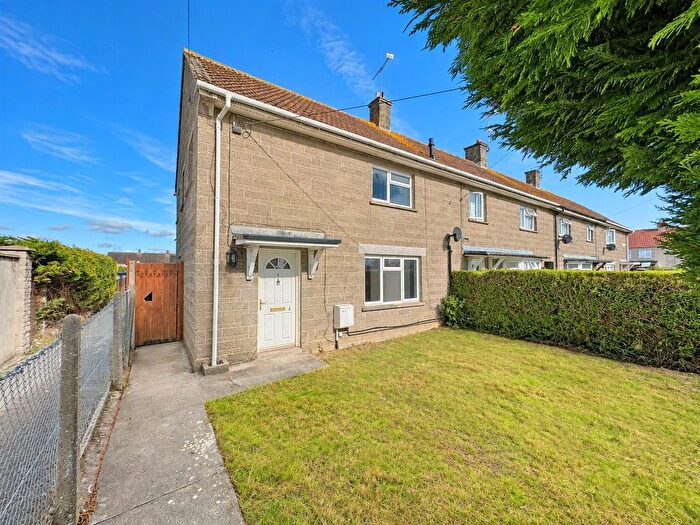 3 Bedroom End Of Terrace House For Sale In South View, Somerton, TA11