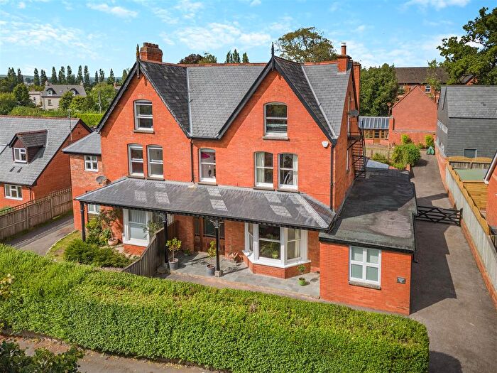 5 Bedroom Semi-Detached House For Sale In Blundells Avenue, Tiverton, EX16