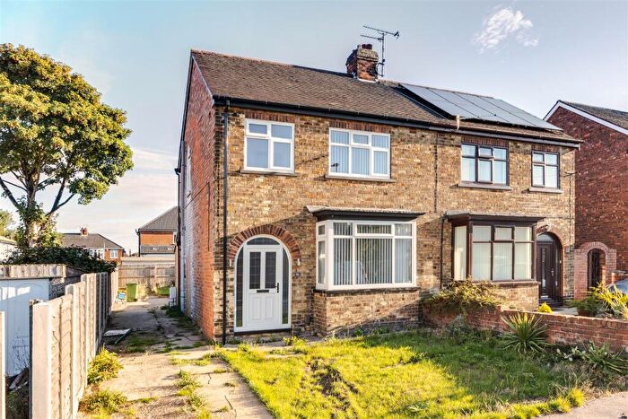 3 Bedroom Semi-Detached House For Sale In Brandon Road, Scunthorpe, DN15