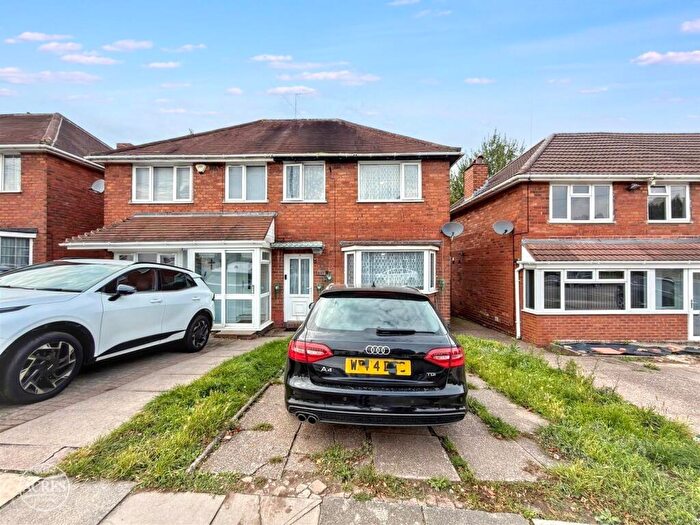 3 Bedroom Semi-Detached House For Sale In Aldridge Road, Great Barr, Birmingham, B44