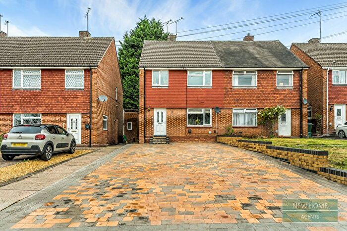 3 Bedroom Semi-Detached House For Sale In Greswold Close, Coventry, CV4