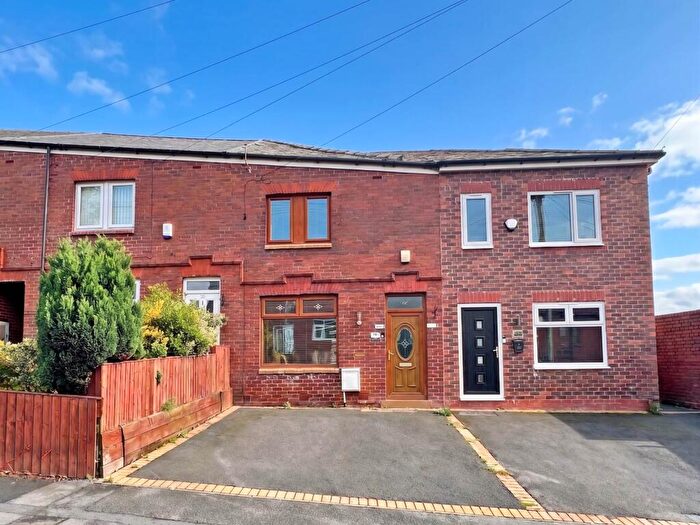 3 Bedroom Terraced House For Sale In Counthill Road, Watersheddings, OL4