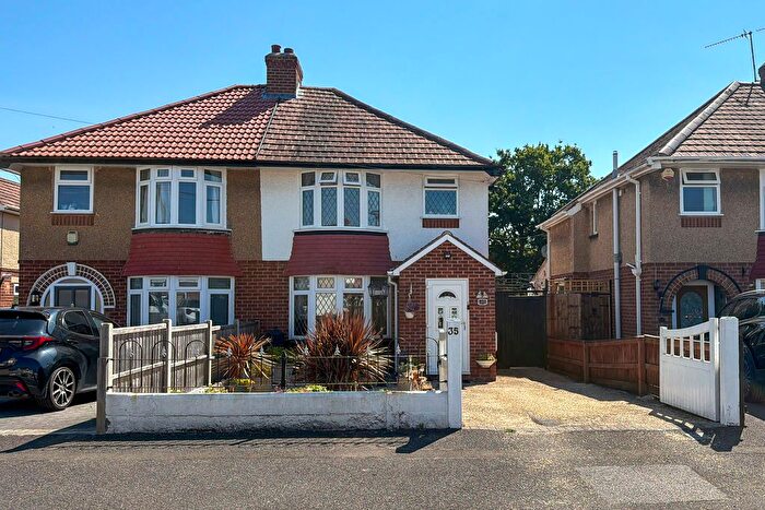 3 Bedroom Semi-Detached House For Sale In Draycott Avenue, Taunton, TA2