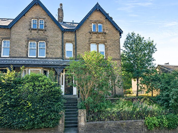 2 Bedroom Apartment For Sale In Bolton Road, Silsden, BD20