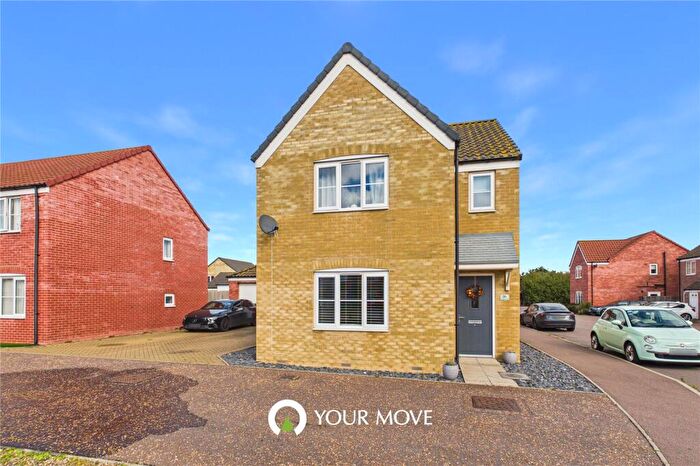 3 Bedroom Detached House For Sale In Colby Drive, Bradwell, Great Yarmouth, Norfolk, NR31