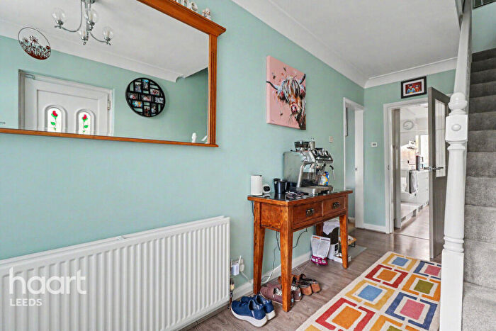 3 Bedroom Semi-Detached House For Sale In Brownroyd Hill Road, Bradford, BD6
