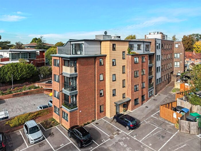 2 Bedroom Flat For Sale In Bridge Street, Leatherhead, Surrey, KT22