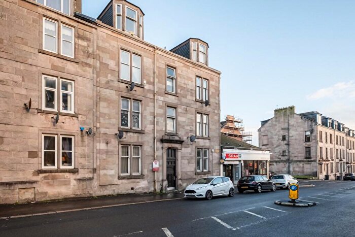2 Bedroom Flat To Rent In South Street, Greenock, Inverclyde, PA16