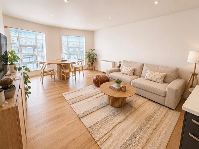 1 Bedroom Flat To Rent In Hill House, Western Road, Hove, BN3