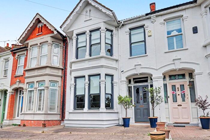 4 Bedroom Terraced House For Sale In Wimborne Road, Southend-on-Sea, SS2
