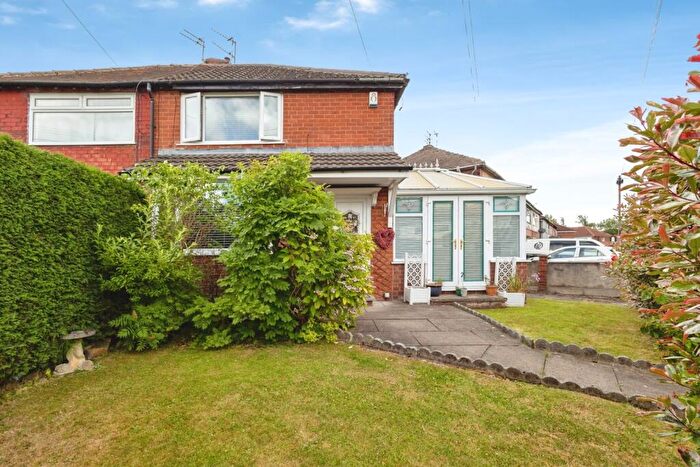 3 Bedroom Semi-Detached House For Sale In Farrar Road, Droylsden, Manchester, Greater Manchester, M43