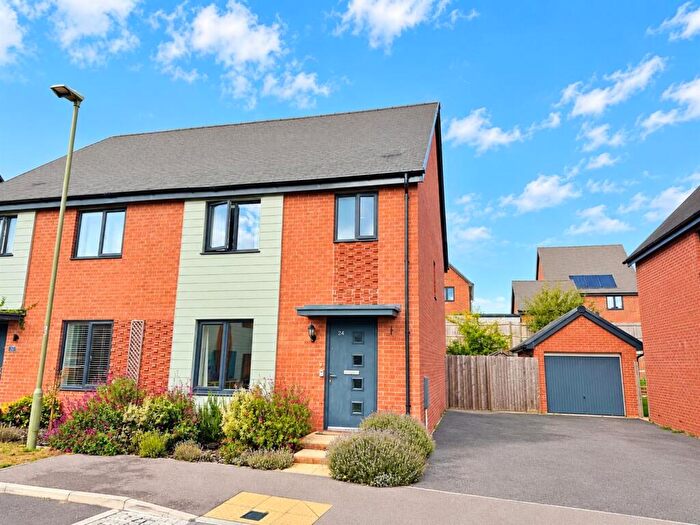 3 Bedroom Semi-Detached House For Sale In Brunel Way, Whiteley, PO15