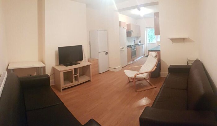 5 Bedroom Semi-Detached House To Rent In Lathom Road, Manchester, M20