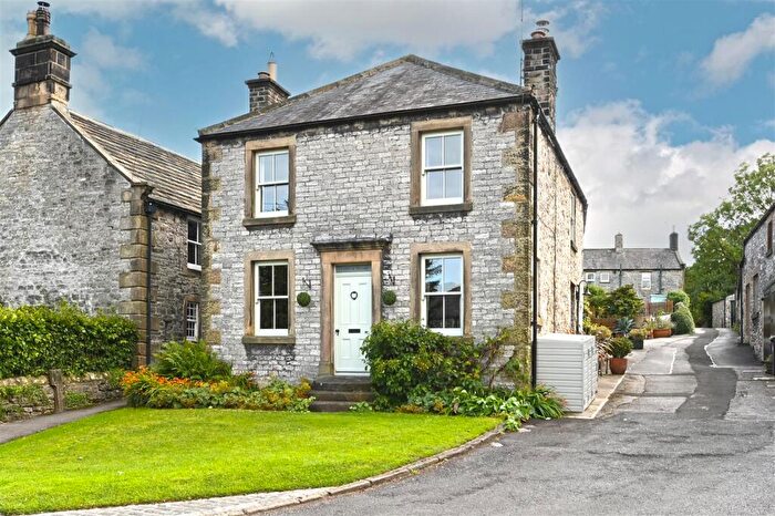 3 Bedroom Cottage For Sale In Main Street, Great Longstone, Bakewell, DE45