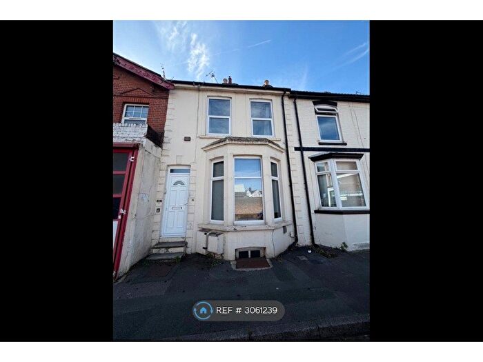 1 Bedroom Flat To Rent In Green St, Gillingham, ME7