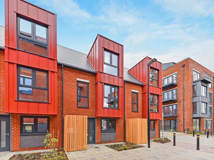 3 Bedroom End Of Terrace House To Rent In Echo Walk Newbury, RG14