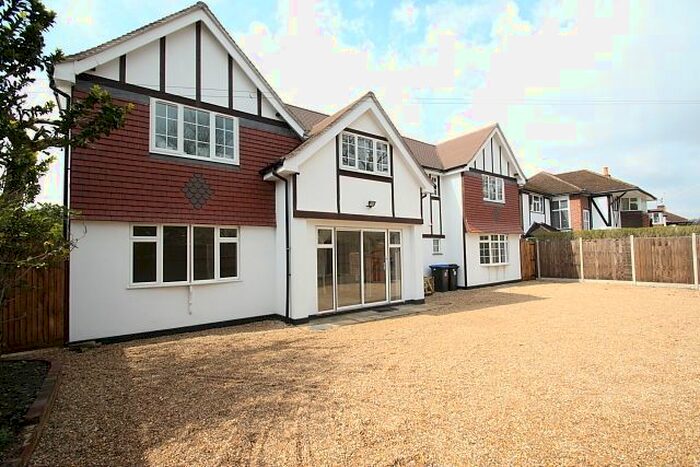 2 Bedroom Flat To Rent In Wych Hill Lane, Woking, GU22