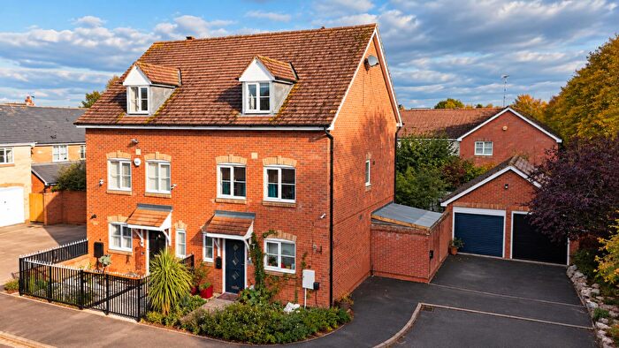 3 Bedroom Semi-Detached House For Sale In Wordsworth Avenue, Stratford-Upon-Avon, CV37