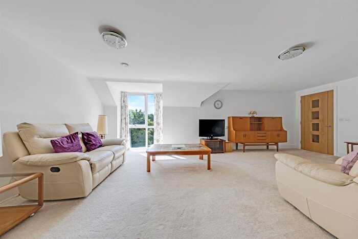 2 Bedroom Flat For Sale In London Road, Guildford, Surrey, GU1