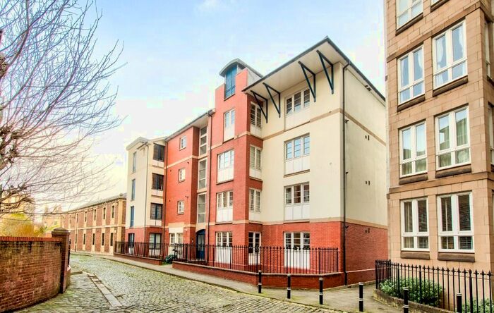 3 Bedroom Flat To Rent In East Silvermills Lane, Edinburgh, EH3
