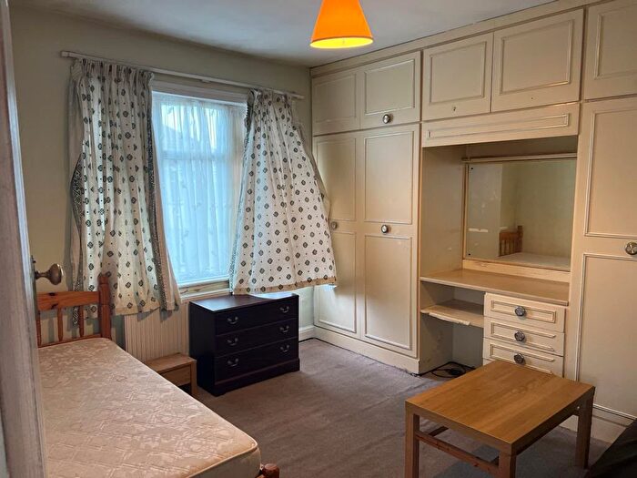 2 Bedroom Flat To Rent In Penderel Road, Hounslow, TW3