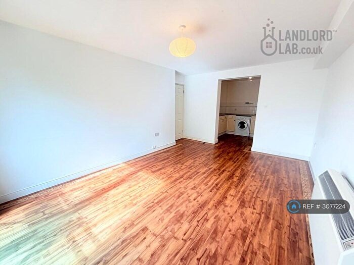 2 Bedroom Flat To Rent In Prebend Way, Bedford, MK40