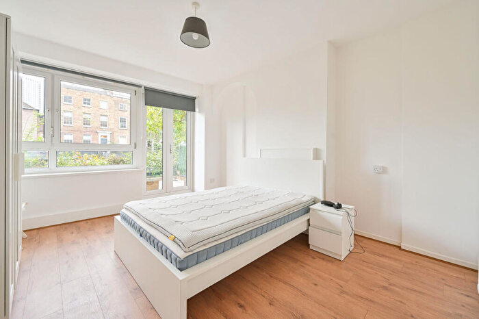 2 Bedroom Flat For Sale In Jamaica Road, Bermondsey, London, SE16