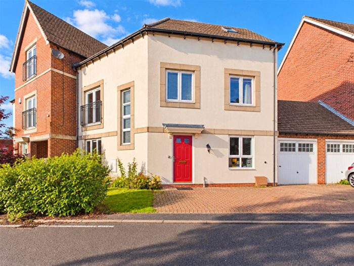 5 Bedroom Town House For Sale In Hillcrest, Belper, DE56