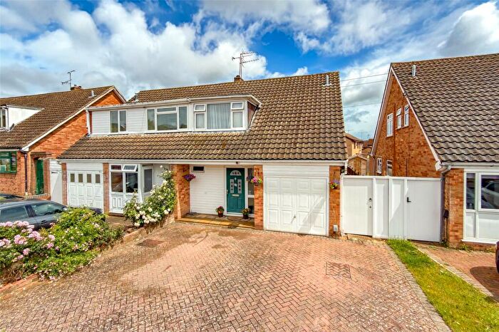 3 Bedroom Semi-Detached House For Sale In Chiltern Road, St. Albans, Hertfordshire, AL4