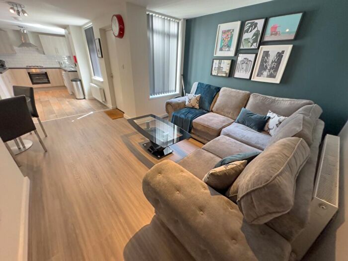 6 Bedroom Terraced House To Rent In Adelaide Road, L7