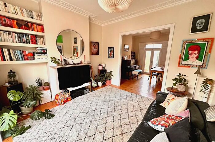 3 Bedroom Detached House To Rent In Camden, London, NW1