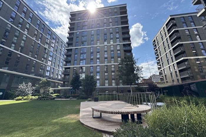 1 Bedroom Flat For Sale In /F, Holly House, Eden Grove, Staines-Upon-Thames, Surrey, TW18